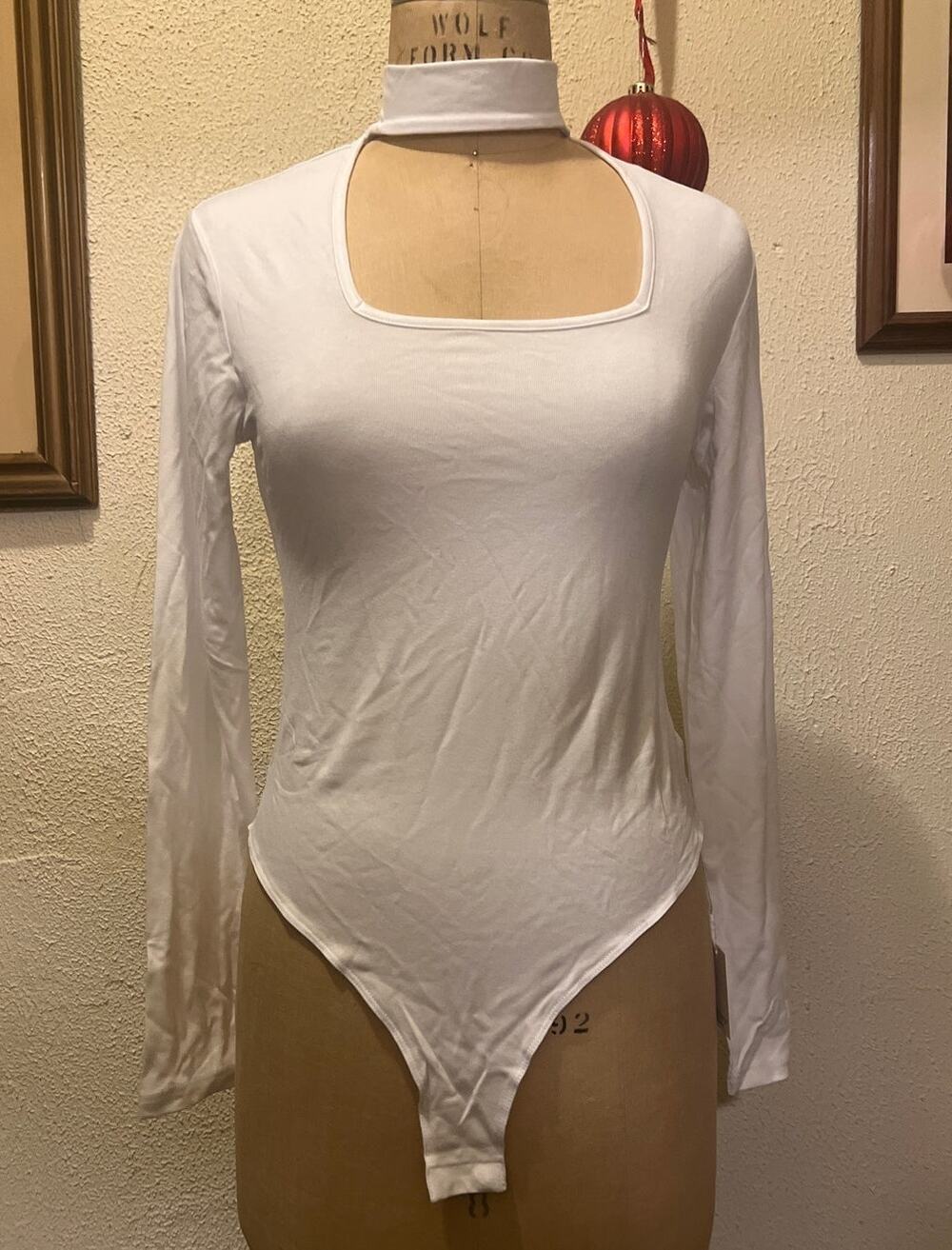 MANGOPOP Mock Neck Square Cutout Long Sleeve Bodysuit White NWT Size L